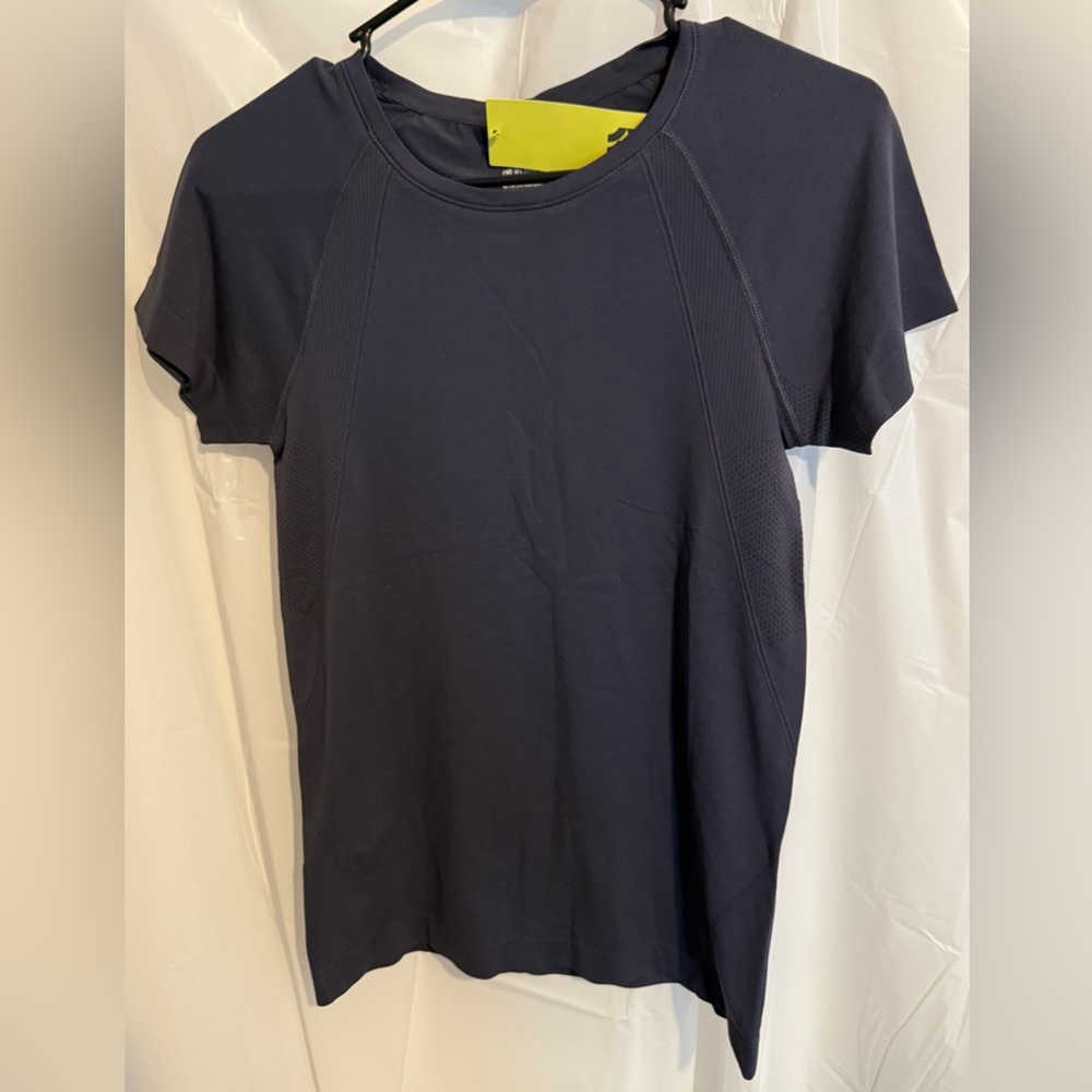 Women’s Extra Small All In Motion Slate Color Tee Shirt XS NWT
